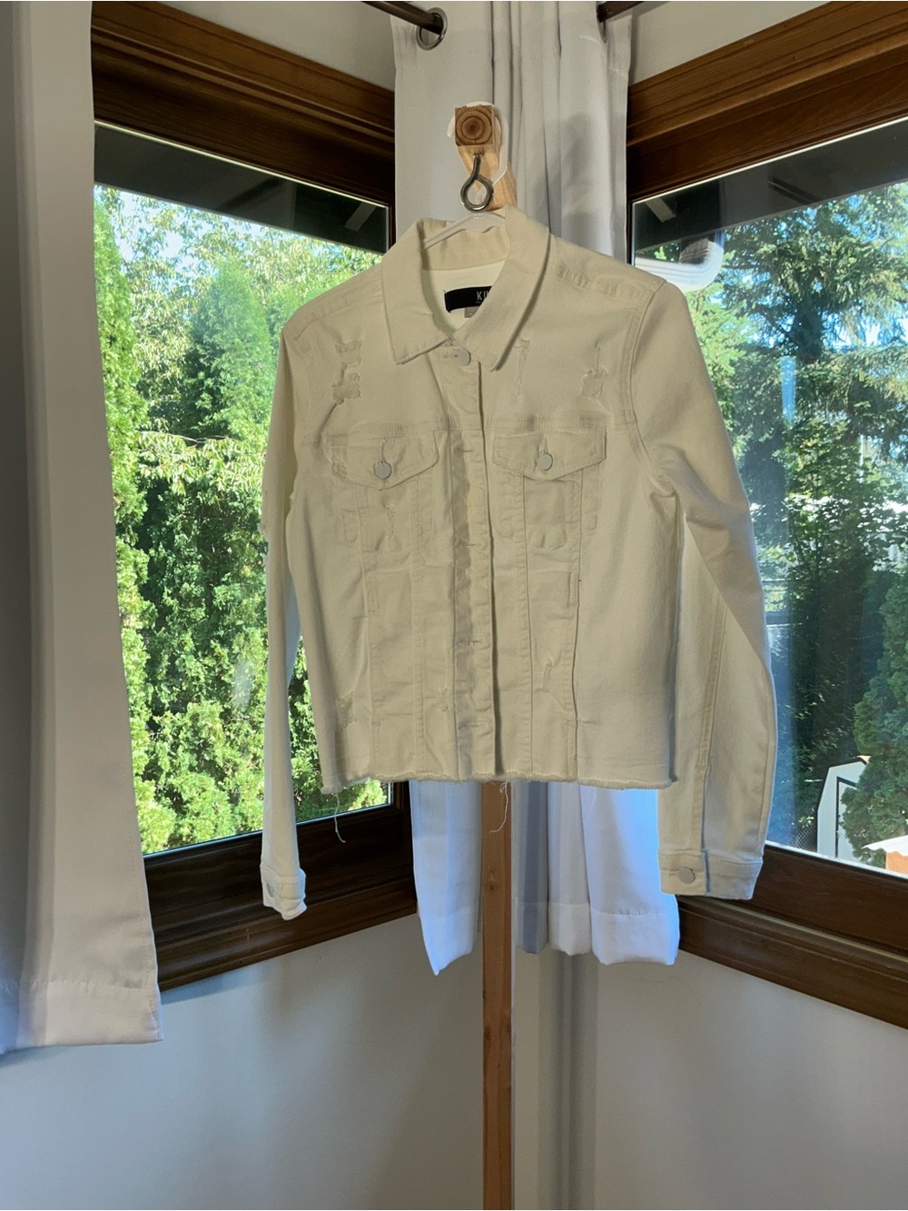 KUT from the Kluth Julia Distressed Crop Demin Jacket (Size Medium)